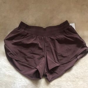 Lululemon Hotty Hot Size 6 Brown shorts